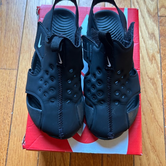 Nike Sunray Size 10c Black Sandal - Picture 8 of 11